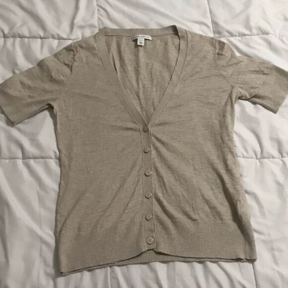Banana Republic Women’s Gray Button Down Short Sleeve V-Neck Cardigan - Picture 4 of 7